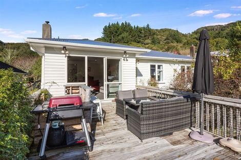 Photo of property in 27 Gardiner Grove, Wainuiomata, Lower Hutt, 5014