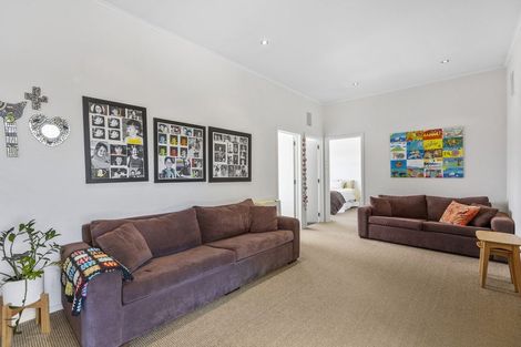 Photo of property in 8 Blenheim Place, Vogeltown, New Plymouth, 4310