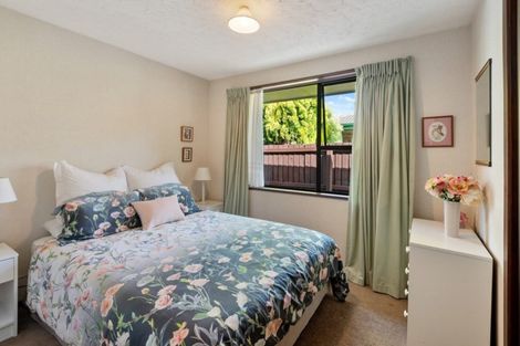 Photo of property in 5 Calbreath Place, Russley, Christchurch, 8042