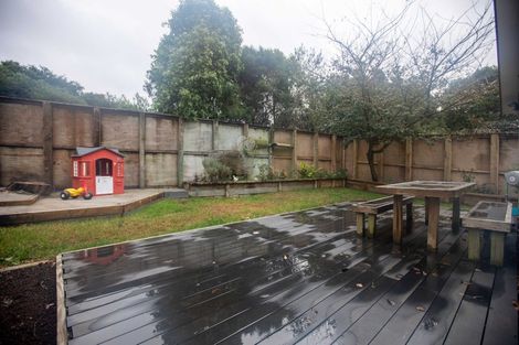 Photo of property in 2/21 Tahu Crescent, Sunnynook, Auckland, 0620