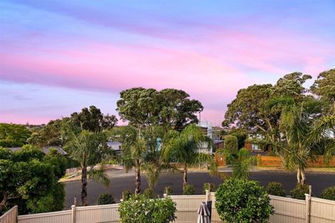 Photo of property in 1/7 Sharon Road, Waiake, Auckland, 0630