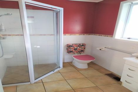 Photo of property in 5 Kendal Place, Merrilands, New Plymouth, 4312