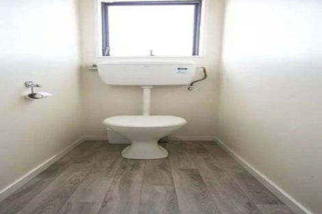 Photo of property in 2/2 Woodall Place, Totara Vale, Auckland, 0627