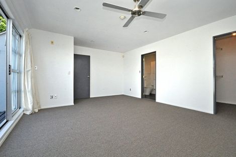 Photo of property in 7/2 Atarangi Road, Greenlane, Auckland, 1051