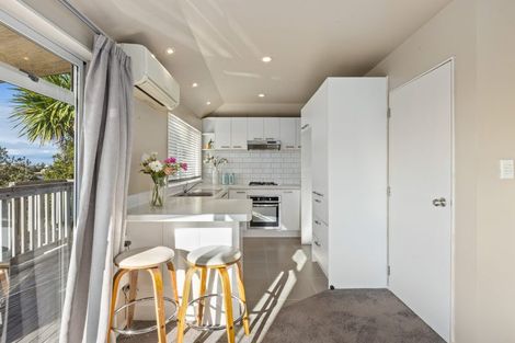 Photo of property in 49a Onewa Road, Northcote, Auckland, 0627