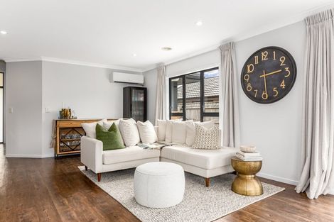 Photo of property in 8 Tararua Close, Aotea, Porirua, 5024