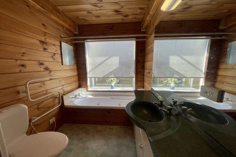 Photo of property in 2/28 Knightsbridge Drive, Forrest Hill, Auckland, 0620