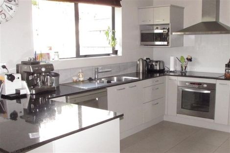 Photo of property in 27 Harrowglen Drive, Northcross, Auckland, 0632