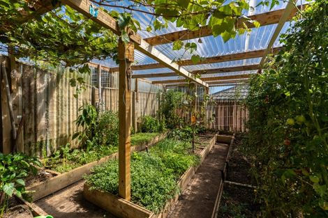 Photo of property in 7 Trinidad Crescent, Grenada Village, Wellington, 6037