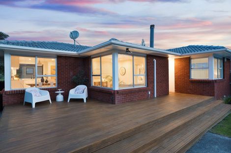 Photo of property in 26a Finlow Drive, Te Atatu South, Auckland, 0610