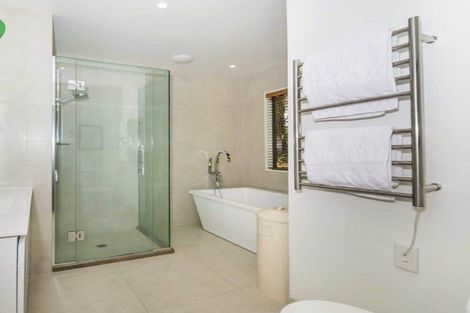 Photo of property in 6 Tree Fern Trail, Campbells Bay, Auckland, 0630