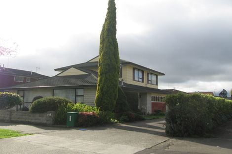 Photo of property in Charleville Court, 2/225 Ruahine Street, Roslyn, Palmerston North, 4414