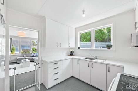 Photo of property in 15 Parera Grove, Heretaunga, Upper Hutt, 5018