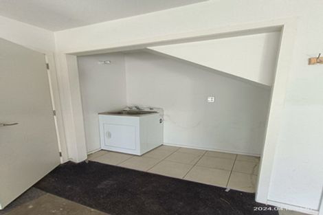 Photo of property in 17 Bordeaux Parade, Te Atatu South, Auckland, 0610