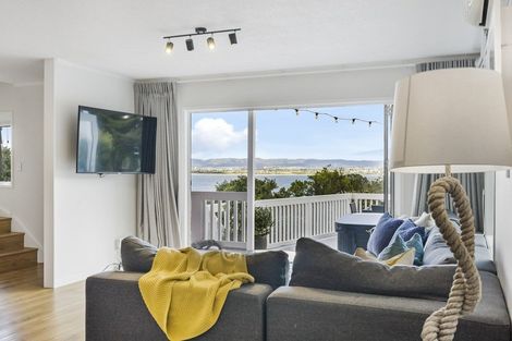 Photo of property in 72 Hadfield Street, Beach Haven, Auckland, 0626