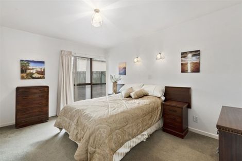 Photo of property in 2/12 Centorian Drive, Windsor Park, Auckland, 0632