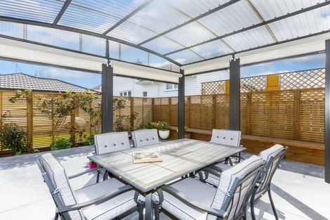 Photo of property in 8a Savage Crescent, Upper Hutt Central, Upper Hutt, 5018