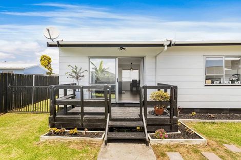 Photo of property in 2/2 Hatherley Place, Clendon Park, Auckland, 2103