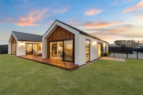 Photo of property in 17 Angus Place, Rangiora, 7400