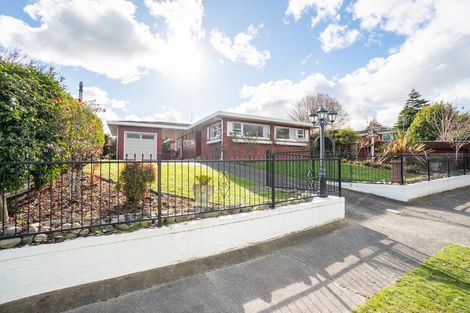 Photo of property in 4 Wikiriwhi Crescent, Awapuni, Palmerston North, 4412