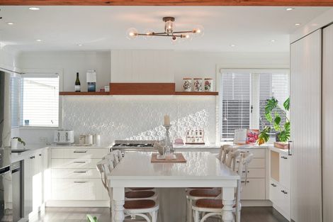 Photo of property in 1047 Whangaparaoa Road, Tindalls Beach, Whangaparaoa, 0930