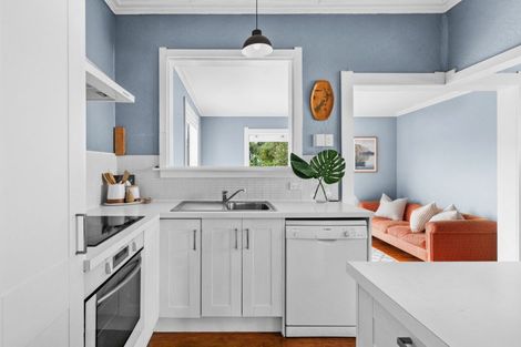 Photo of property in 17 Plassey Street, Havelock North, 4130