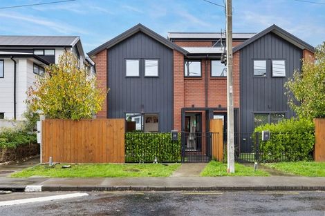 Photo of property in 2/19 Karamu Street, Te Atatu Peninsula, Auckland, 0610