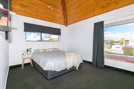 Photo of property in 2 Dallinger Street, St Andrews, Hamilton, 3200