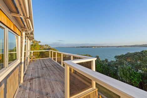 Photo of property in 819 Whangaparaoa Road, Manly, Whangaparaoa, 0930