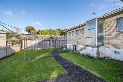 Photo of property in 4/26 Carrington Road, Point Chevalier, Auckland, 1025