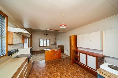 Photo of property in 27 Gloag Street, Waverley, 4510