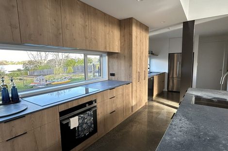 Photo of property in 18 Macbeth Court, Milford, Auckland, 0620