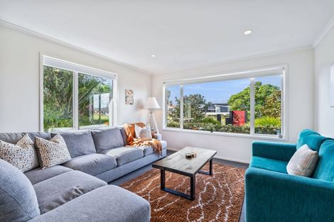 Photo of property in 25 Waitemata Drive, One Tree Point, 0118