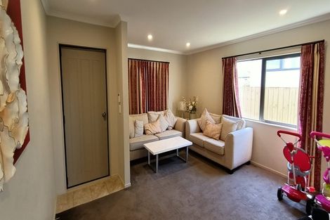 Photo of property in 25 Andover Way, Goodwood Heights, Auckland, 2105