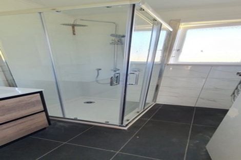 Photo of property in 82 Dundale Avenue, Blockhouse Bay, Auckland, 0600