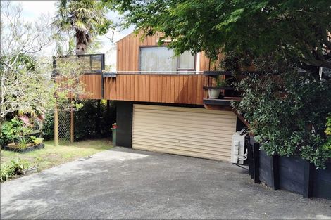 Photo of property in 1/11 Cambric Place, Botany Downs, Auckland, 2010