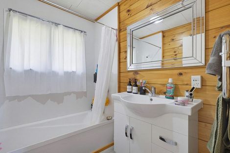 Photo of property in 32 Northumberland Street, Cannons Creek, Porirua, 5024