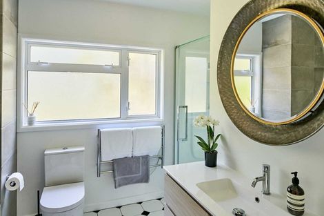 Photo of property in 21 Mahoe Street, Eastbourne, Lower Hutt, 5013