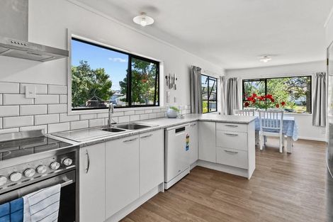 Photo of property in 23 Lane Road, Weymouth, Auckland, 2103