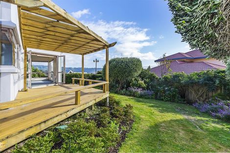 Photo of property in 2 Glengavel Grove, Papakowhai, Porirua, 5024