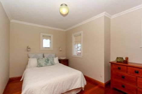 Photo of property in 28 Baring Terrace, Strandon, New Plymouth, 4312
