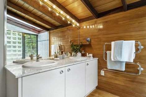 Photo of property in 106 Kowhai Road, Campbells Bay, Auckland, 0630