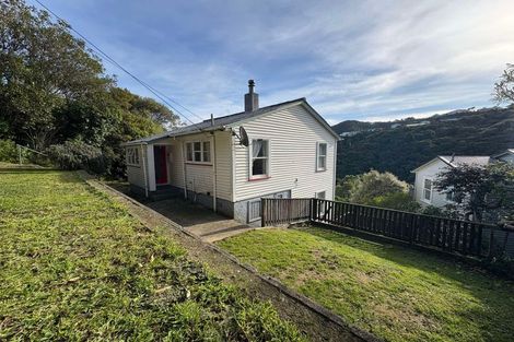 Photo of property in 21 Montgomery Avenue, Karori, Wellington, 6012