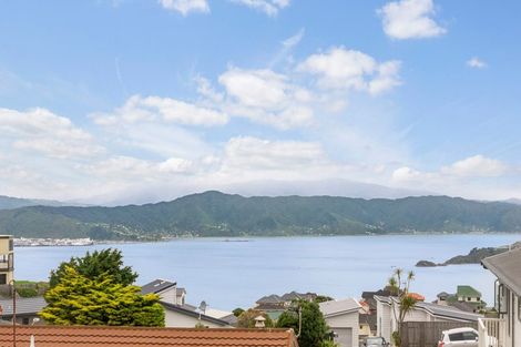 Photo of property in 11 Sunhaven Drive, Newlands, Wellington, 6037