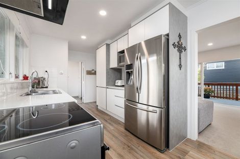 Photo of property in 8 Spence Road, Henderson, Auckland, 0612