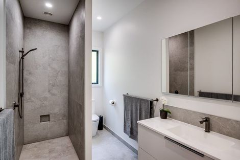 Photo of property in 91 Oak Road, Poraiti, Napier, 4112