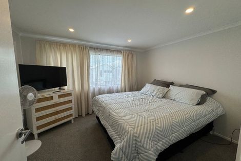 Photo of property in 19 Leo Waikari Crescent, Wallaceville, Upper Hutt, 5018
