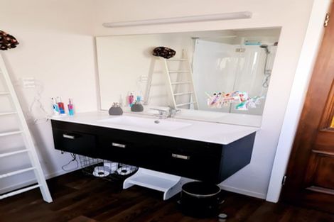 Photo of property in 138 Russell Street, Westport, 7825