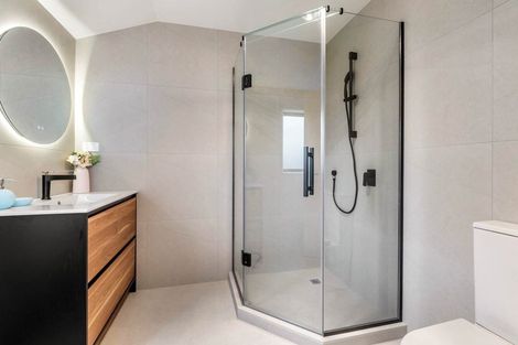 Photo of property in 112b Eversleigh Road, Belmont, Auckland, 0622