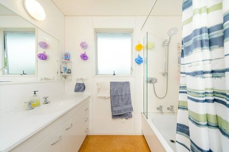 Photo of property in 10 Forbes Place, Kelvin Grove, Palmerston North, 4414